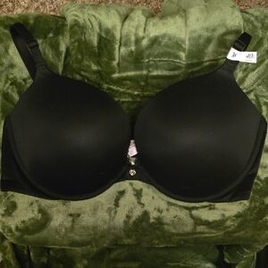 Victoria's Secret Black Molded T-Shirt Bra